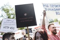 «Вся власть конфетам!» Лозунги и лица Монстрации-2019 в Москве,  — миниатюра