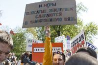 «Вся власть конфетам!» Лозунги и лица Монстрации-2019 в Москве,  — миниатюра
