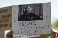 «Вся власть конфетам!» Лозунги и лица Монстрации-2019 в Москве,  — миниатюра