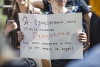«Вся власть конфетам!» Лозунги и лица Монстрации-2019 в Москве,  — миниатюра