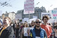 «Вся власть конфетам!» Лозунги и лица Монстрации-2019 в Москве,  — миниатюра