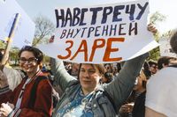 «Вся власть конфетам!» Лозунги и лица Монстрации-2019 в Москве,  — миниатюра