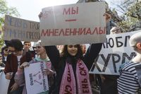 «Вся власть конфетам!» Лозунги и лица Монстрации-2019 в Москве,  — миниатюра