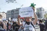 «Вся власть конфетам!» Лозунги и лица Монстрации-2019 в Москве,  — миниатюра