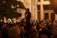 Протесты в Ереване против сдачи Нагорного Карабаха. Фоторепортаж с места событий,  — миниатюра