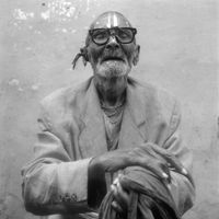 Сакральность быта. Индия 80–90-х в документальных снимках Ананта Даса, Улица, Говардхан, 17 июня 1990 — миниатюра