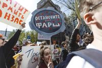 «Вся власть конфетам!» Лозунги и лица Монстрации-2019 в Москве,  — миниатюра