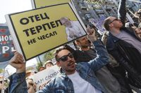 «Вся власть конфетам!» Лозунги и лица Монстрации-2019 в Москве,  — миниатюра