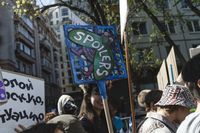 «Вся власть конфетам!» Лозунги и лица Монстрации-2019 в Москве,  — миниатюра