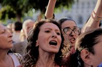 Протесты в Ереване против сдачи Нагорного Карабаха. Фоторепортаж с места событий,  — миниатюра