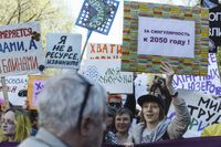 «Вся власть конфетам!» Лозунги и лица Монстрации-2019 в Москве,  — миниатюра
