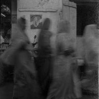 Сакральность быта. Индия 80–90-х в документальных снимках Ананта Даса, Четыре матаджи (четыре леди), Вриндаван, 19 июля 1989 — миниатюра