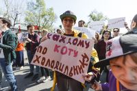 «Вся власть конфетам!» Лозунги и лица Монстрации-2019 в Москве,  — миниатюра