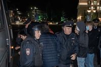 Военные инсталляции, зет-кофейни и автозаки для несогласных: как живут мирные российские города. Фоторепортаж из Воронежа, Митинг закончен — миниатюра