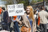 «Вся власть конфетам!» Лозунги и лица Монстрации-2019 в Москве,  — миниатюра