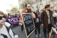 «Вся власть конфетам!» Лозунги и лица Монстрации-2019 в Москве,  — миниатюра