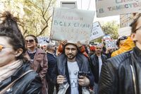 «Вся власть конфетам!» Лозунги и лица Монстрации-2019 в Москве,  — миниатюра