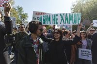 «Вся власть конфетам!» Лозунги и лица Монстрации-2019 в Москве,  — миниатюра