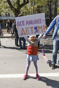 «Вся власть конфетам!» Лозунги и лица Монстрации-2019 в Москве,  — миниатюра