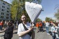 «Вся власть конфетам!» Лозунги и лица Монстрации-2019 в Москве,  — миниатюра