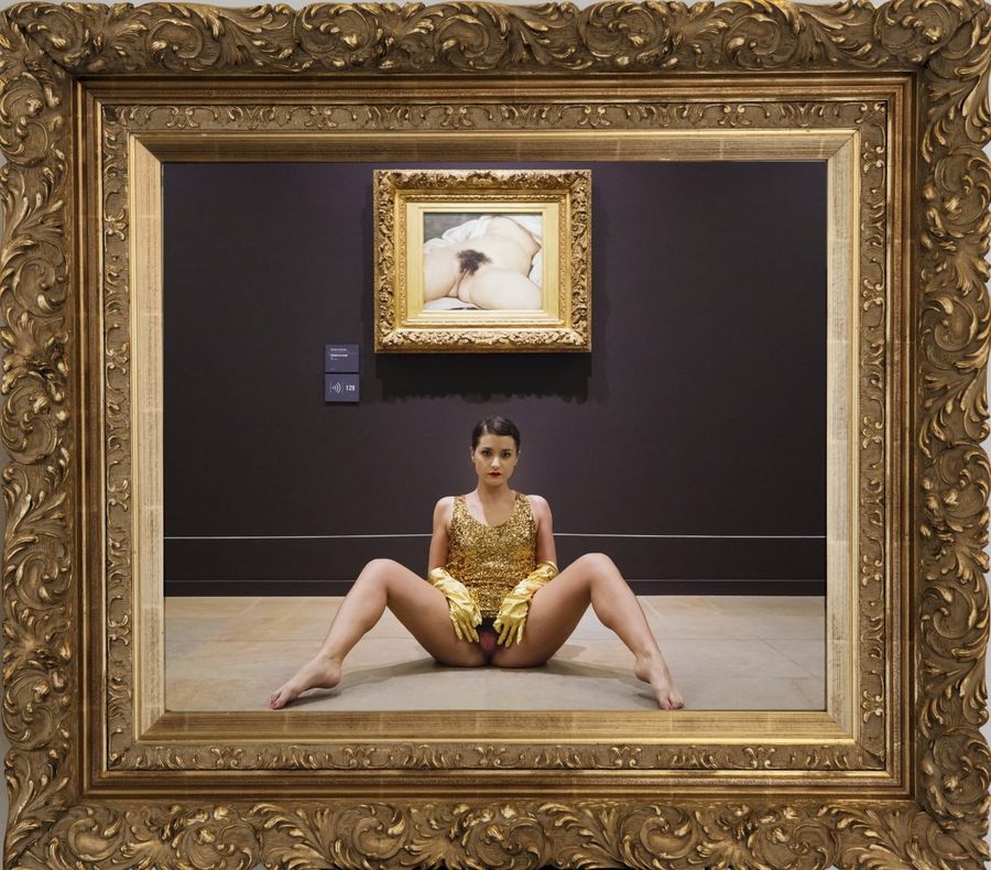 Перфоманс Деборы де Робертис. 2014/ jacquieetmichelblog.fr Перфоманс Деборы де Робертис. 2014/ jacquieetmichelblog.fr