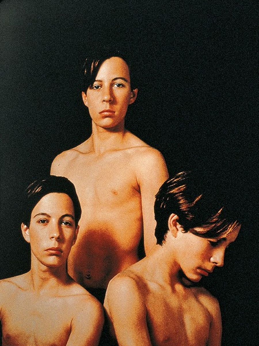 Кит Коттингем. Без названия (Троица), 1992. В «фиктивных портретах», созданных при помощи цифровой живописи и монтажа, Коттингем подвергает сомнению саму природу репрезентации. Художник говорит: «Вместо того чтобы демонстрировать субъект, я воображаю Кит Коттингем. Без названия (Троица), 1992. В «фиктивных портретах», созданных при помощи цифровой живописи и монтажа, Коттингем подвергает сомнению саму природу репрезентации. Художник говорит: «Вместо того чтобы демонстрировать субъект, я воображаю