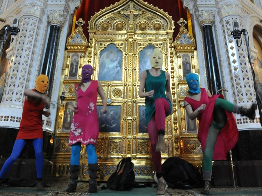 В 2019 году Россия выплатила компенсации участницам Pussy Riot: в ЕСПЧ признали, что в отношении участниц группы были нарушены несколько статей Конвенции по защите прав человека и основных свобод, в частности, о праве на свободу выражения мнения и о В 2019 году Россия выплатила компенсации участницам Pussy Riot: в ЕСПЧ признали, что в отношении участниц группы были нарушены несколько статей Конвенции по защите прав человека и основных свобод, в частности, о праве на свободу выражения мнения и о