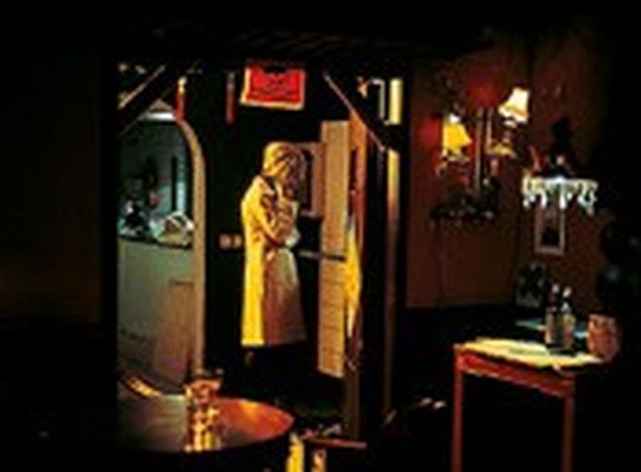 Джанет Кардифф и Джордж Бёрс-Миллер. Берлинские файлы, 2003. Работы видео- и аудио-художников Джанет Кардифф и Джорджа Бёрс-Миллера, подобно работам их предшественников, Брюса Наумана и Майкла Сноу, играют с аудио-визуальными ожиданиями зрителя. Звук Джанет Кардифф и Джордж Бёрс-Миллер. Берлинские файлы, 2003. Работы видео- и аудио-художников Джанет Кардифф и Джорджа Бёрс-Миллера, подобно работам их предшественников, Брюса Наумана и Майкла Сноу, играют с аудио-визуальными ожиданиями зрителя. Звук