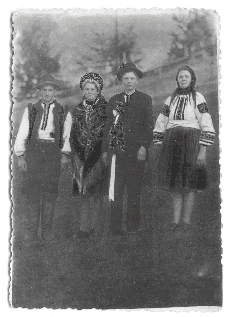 Свадьба в селе Яворов, Косовский р-н, И.-Ф. обл., 1950-е. Архив Марии Базевой Свадьба в селе Яворов, Косовский р-н, И.-Ф. обл., 1950-е. Архив Марии Базевой